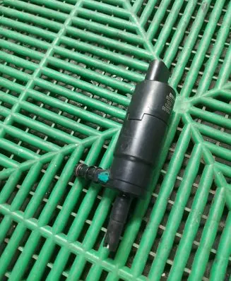 BMW X5 E70 Headlight washer pump 8377430 001004 13264010