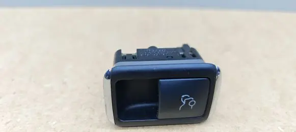 Mercedes-Benz E W212 Tailgate opening switch A2128204410