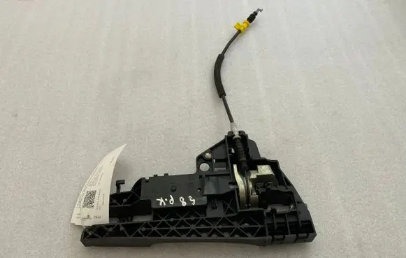Audi A8 S8 D4 4H Front door exterior handle/bracket 4H0837885
