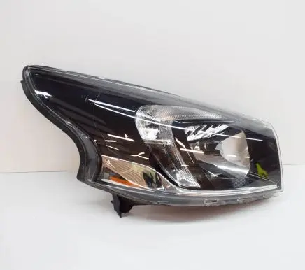 Opel Vivaro Headlight/headlamp 260101586R 95527867