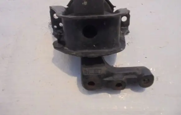 Citroen DS3 Engine mount bracket 9671185380