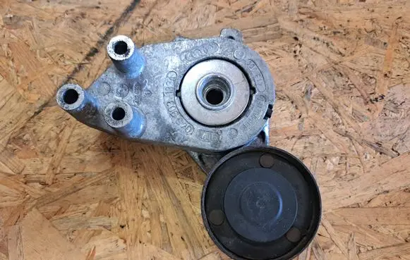Audi A6 S6 C4 4A Generator/alternator belt tensioner 046903133A 413000