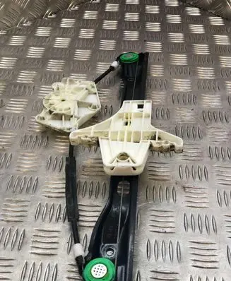 Volkswagen Jetta V Rear window lifting mechanism without motor 99485810