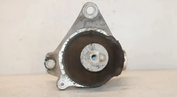 Honda CR-V Engine mount bracket 21T1G