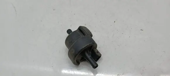 Audi A4 S4 B5 8D Vacuum valve 42115902 058133459