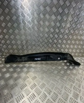 Audi Q7 4L Fender end trim 4L0821111
