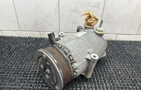 Volvo V60 Air conditioning (A/C) compressor (pump) 31332616