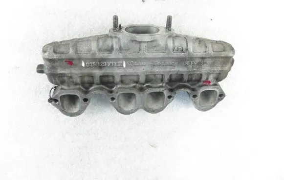 Volkswagen Transporter - Caravelle T4 Intake manifold 028129713E