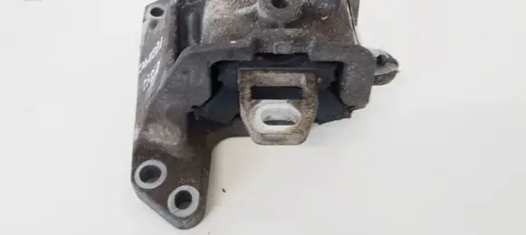 Peugeot 407 Engine mount bracket