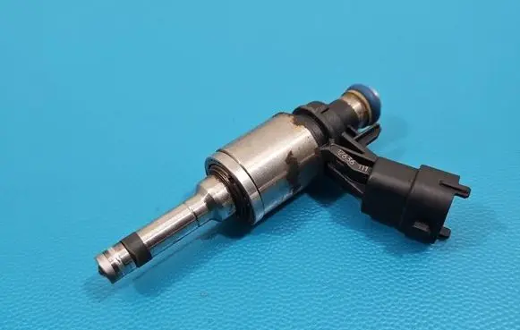 Opel Insignia A Fuel injector 0261500112 IMPRK1526295