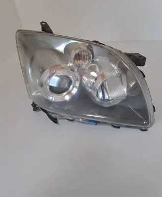 Toyota Avensis T250 Headlight/headlamp 8113005240