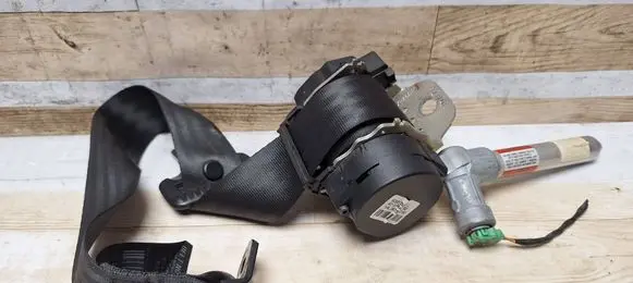 Volvo V50 Rear seatbelt 8639553 E504255 04255