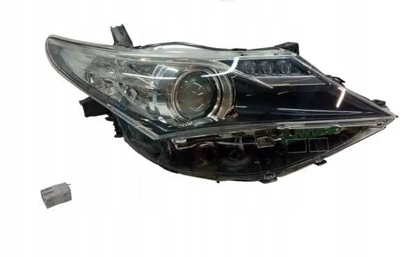 Toyota Auris E180 Headlight/headlamp 8111002E21