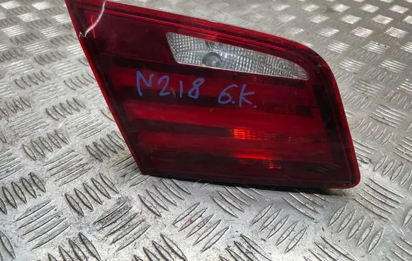 Tailgate rear/tail lights