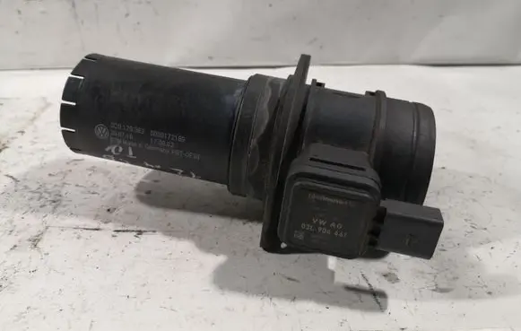 Volkswagen Jetta VI Mass air flow meter 03L906461 024011311 0003710