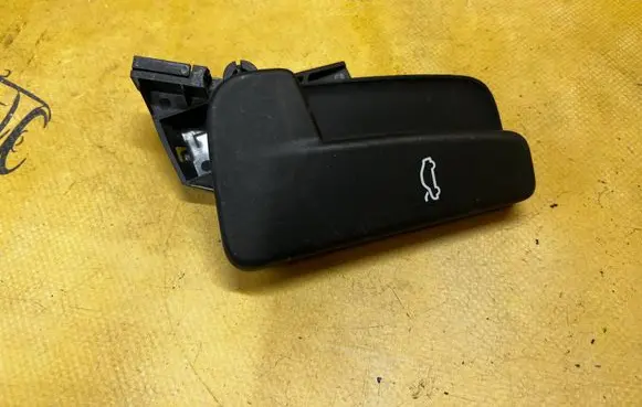 Volkswagen Golf VII Engine bonnet (hood) release handle 5H1823533 517823633B