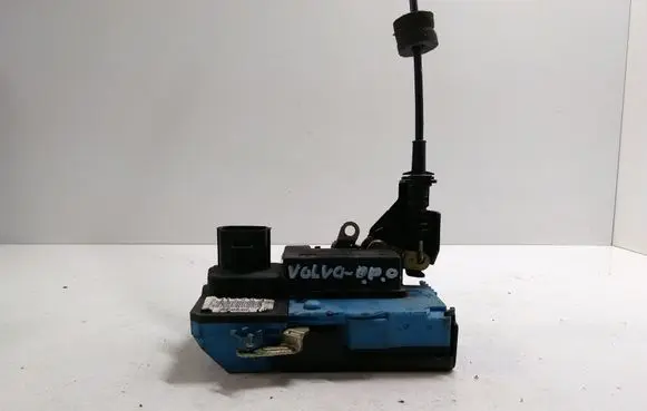 Volvo V70 Front door lock 8650546