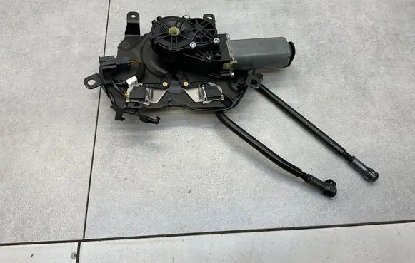 Volkswagen Golf VI Folding roof motor 