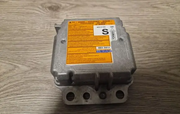 Nissan Leaf I (ZE0) Airbag control unit/module 988203NA1A