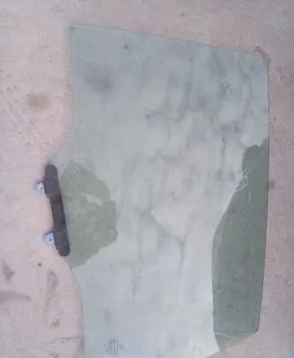 Honda CR-V Rear door window glass AS2