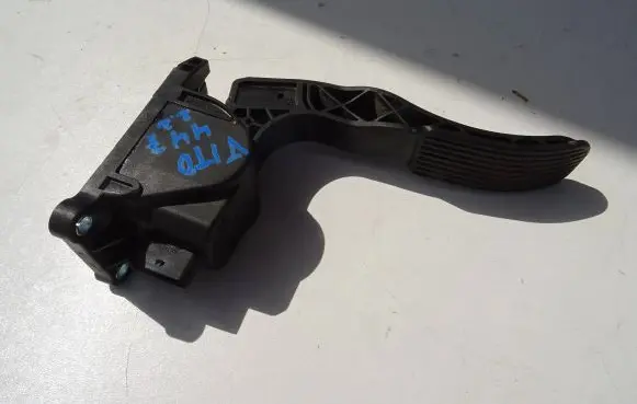 Mercedes-Benz Sprinter W906 Accelerator throttle pedal A9063000304 0280755025 ZGS013Q018