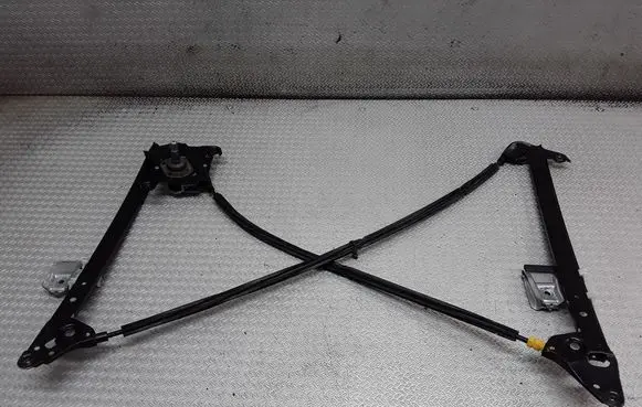 Rear door manual window regulator