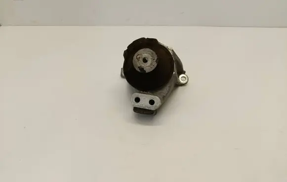 Engine mount bracket