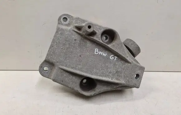 BMW 5 GT F07 Engine mounting bracket 677762304 2211677762304 13992010