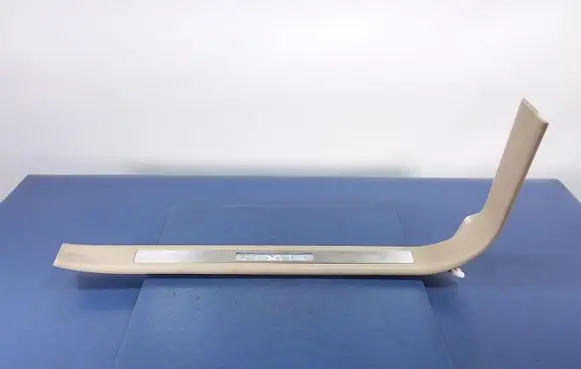 Foot area side trim