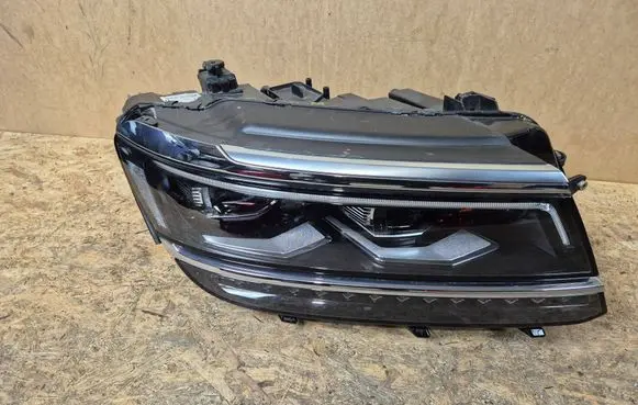 Volkswagen Tiguan Headlight/headlamp 5NB941082D