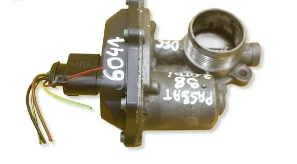 Volkswagen PASSAT B8 EGR valve 04L131501C