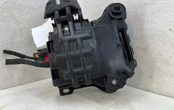 Peugeot 2008 II Fuse module 43861701