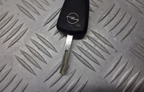 Opel Astra H Ignition key/card 