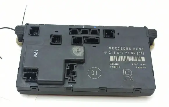 Mercedes-Benz E W211 Door control unit/module 2118702085 00401605