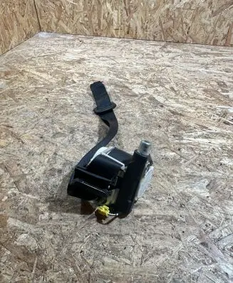Opel Meriva B Front seatbelt 33017492B 33017492