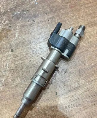BMW 3 E90 E91 Fuel injector 7565138 10181010 PA66GF3596