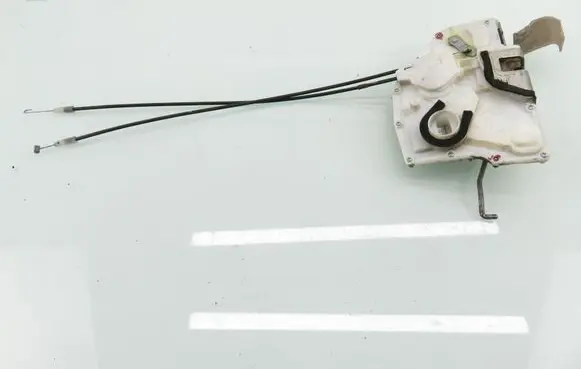 Suzuki Swift I Front door lock 