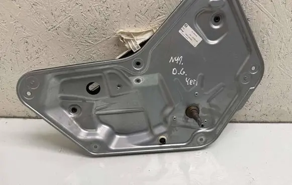 Skoda Yeti (5L) Rear door manual window regulator 5L0839402