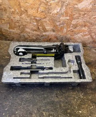 KIA Carens II Tool box 09149-1d100