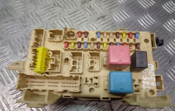 Toyota Avensis T250 High voltage junction box 82641-05030-A
