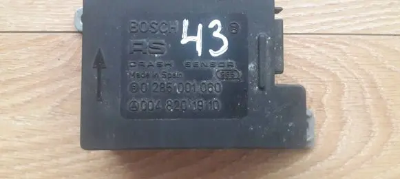 Mercedes-Benz E W124 Airbag control unit/module 0048201910
