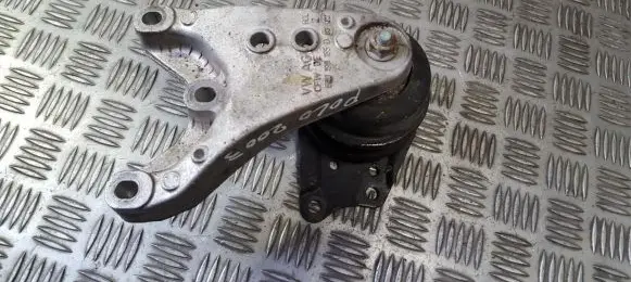 Volkswagen Polo Engine mount bracket 6q0199185d