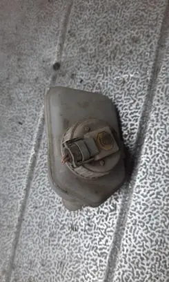 Opel Corsa B Brake fluid reservoir 