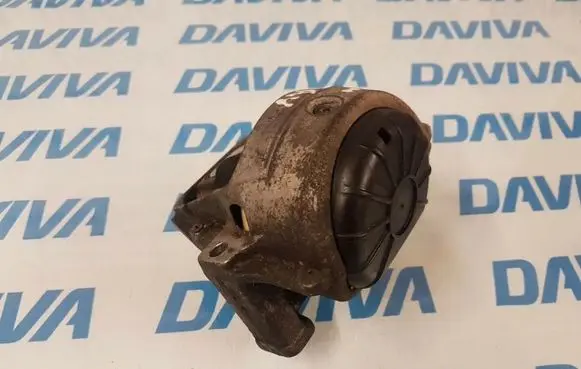 Engine mount bracket