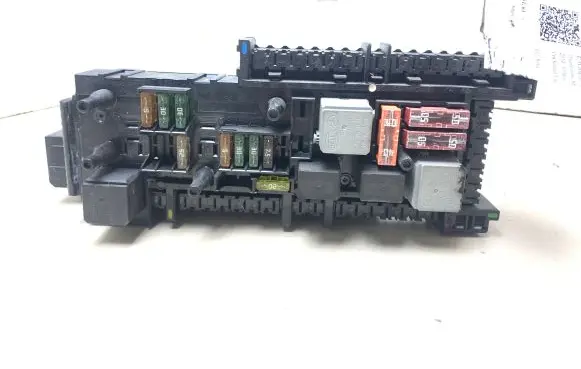 Mercedes-Benz C W204 Fuse module 2049060105 5DK00922589 2049019602