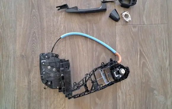 BMW X2 F39 Front door lock 7281936