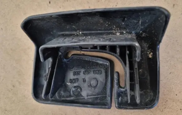 Volkswagen PASSAT B3 Seat belt trim 357857830