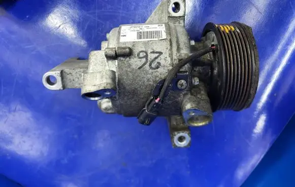 Renault Twingo III Air conditioning (A/C) compressor (pump) 926002090R A4538307107 6032519797