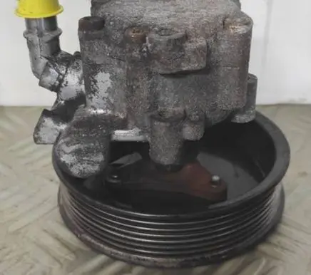 Opel Vivaro Power steering pump pulley 8200357347
