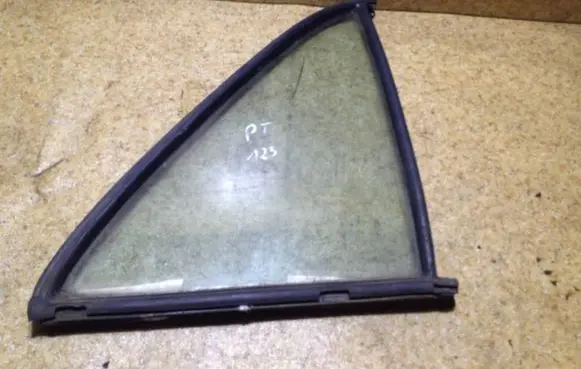 Mercedes-Benz W123 Rear vent window glass 